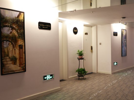 Фото Hongtu Royal Business Hotel