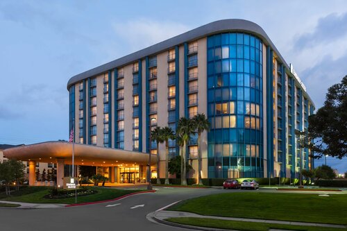 Гостиница Embassy Suites San Francisco Airport - South San Francisco в Южном Сан-Франциско