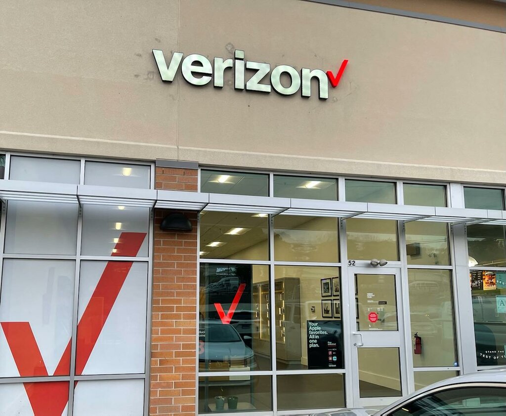 Telecommunication equipment Verizon Authorized Retailer - Wireless Zone, State of Connecticut, photo