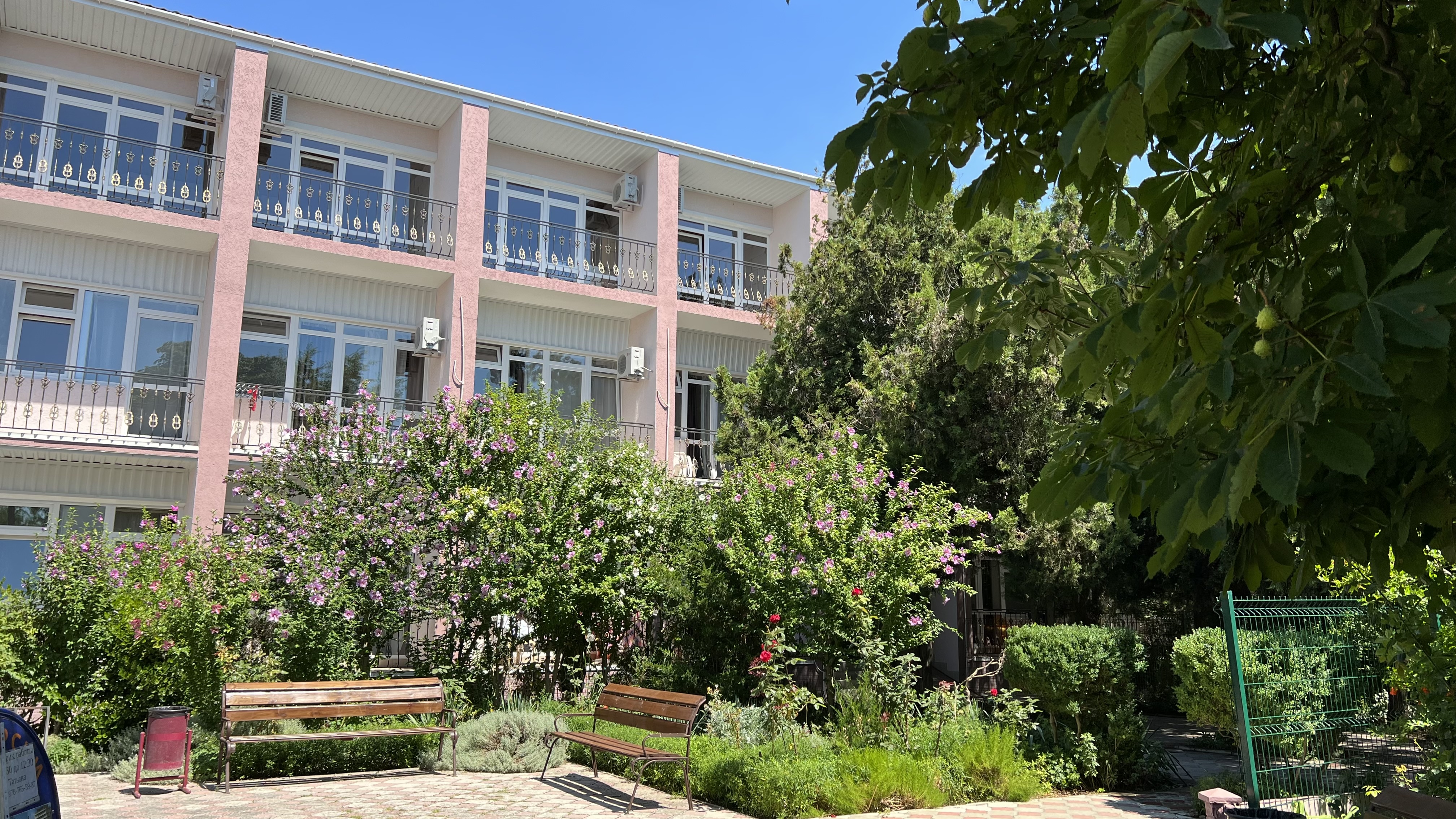 Фото отеля 1