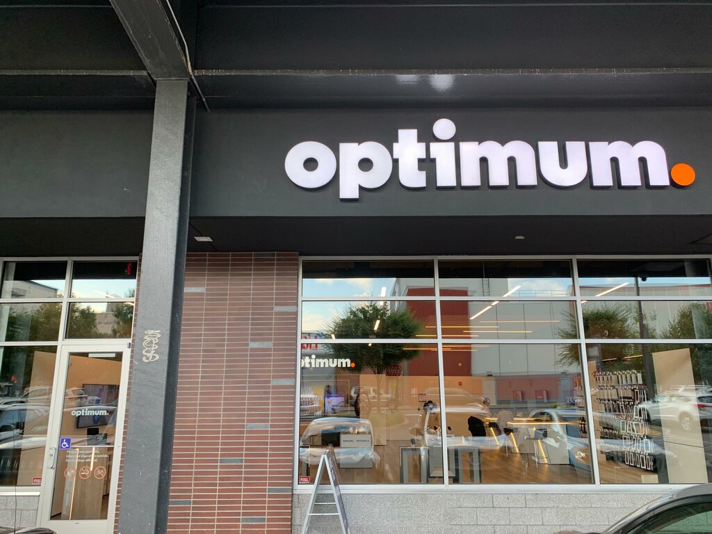 Mobile phone store Optimum, New York, photo