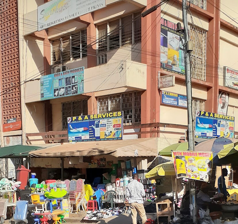 Market Amansie West Rural bank Roman Hill, Kumasi, photo