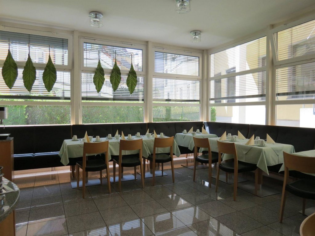 Фото Hotel Neuthor