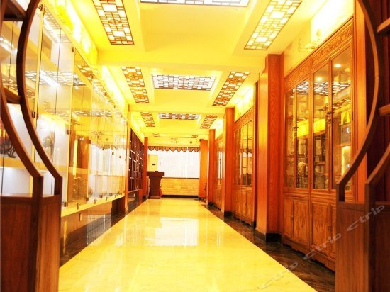 Фото Jinyang Hotel