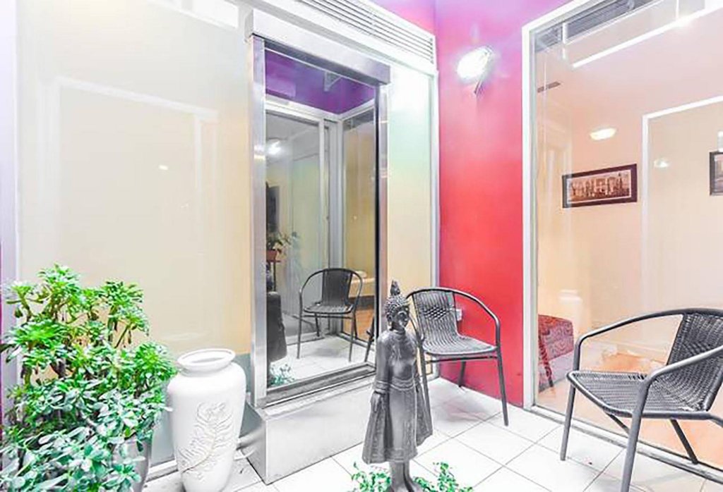 Фото Anchor on Collins Classic