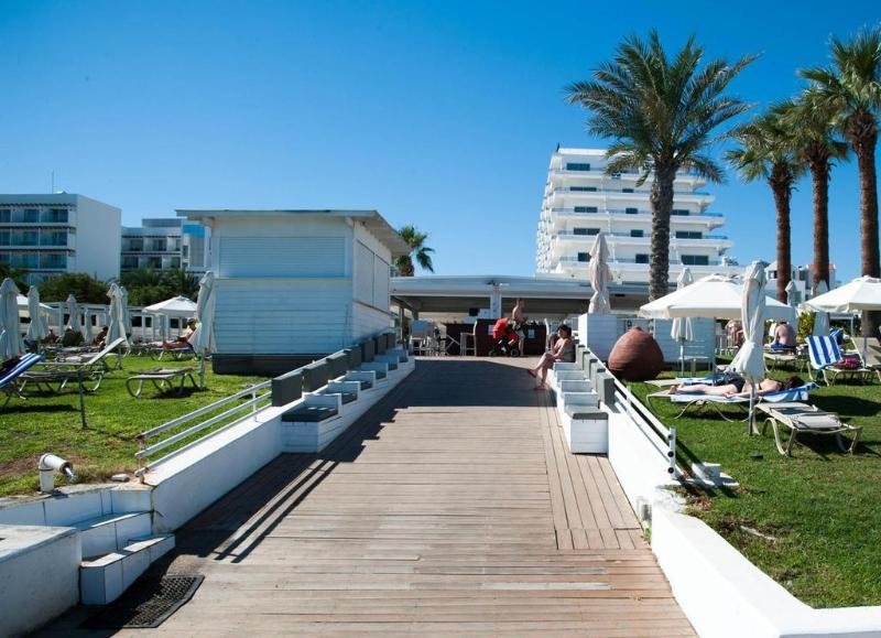 Фото Vrissiana Beach Hotel