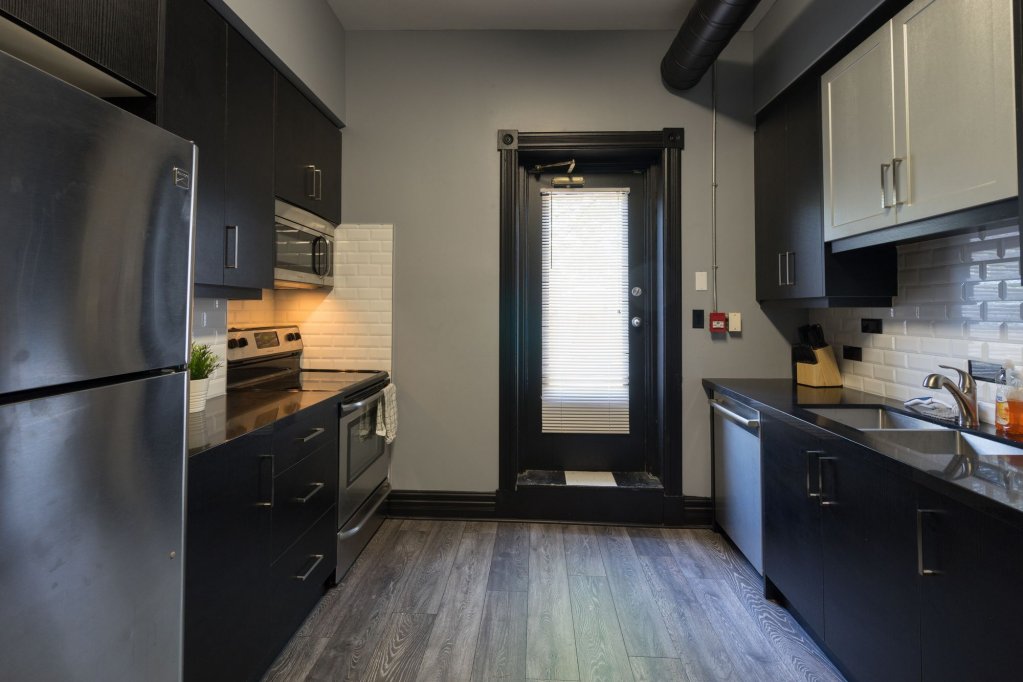 Фото Applewood Suites - West Queen West Loft