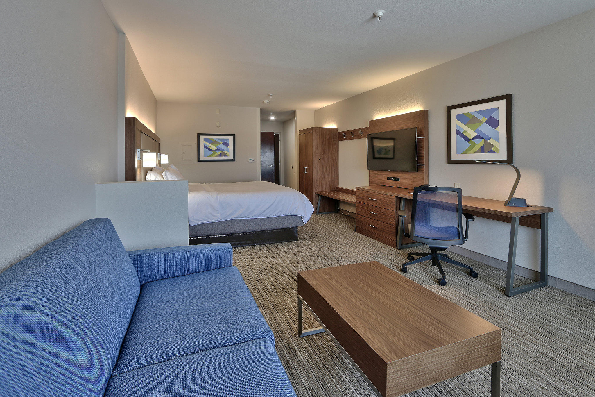 Фото Holiday Inn Express & Suites Albuquerque Historic Old Town, an Ihg Hotel