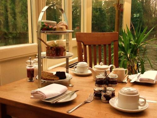 Фото Newbury Manor Hotel