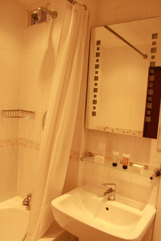 Фото Kensington Court Hotel