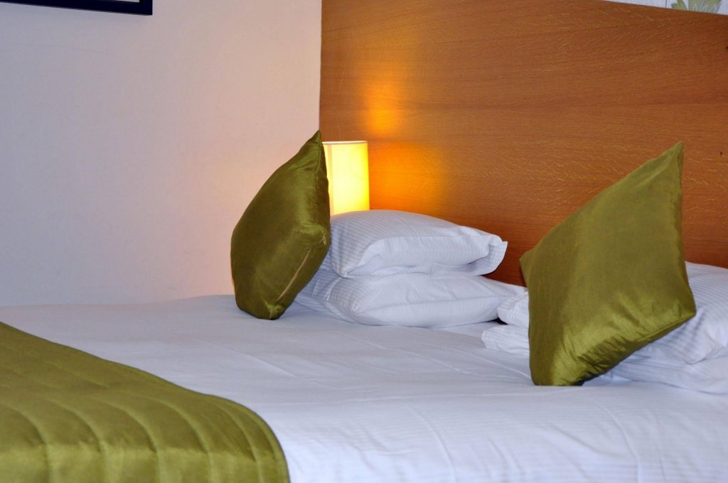 Фото Kensington Court Hotel