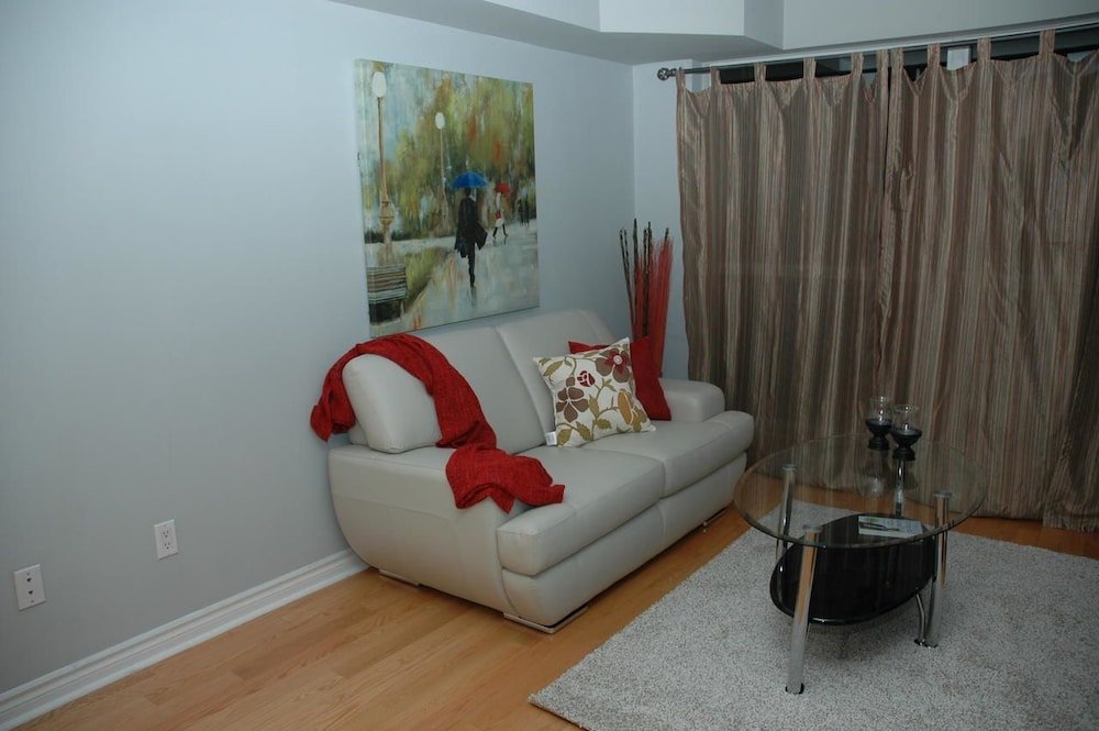 Фото Livingsuites Toronto