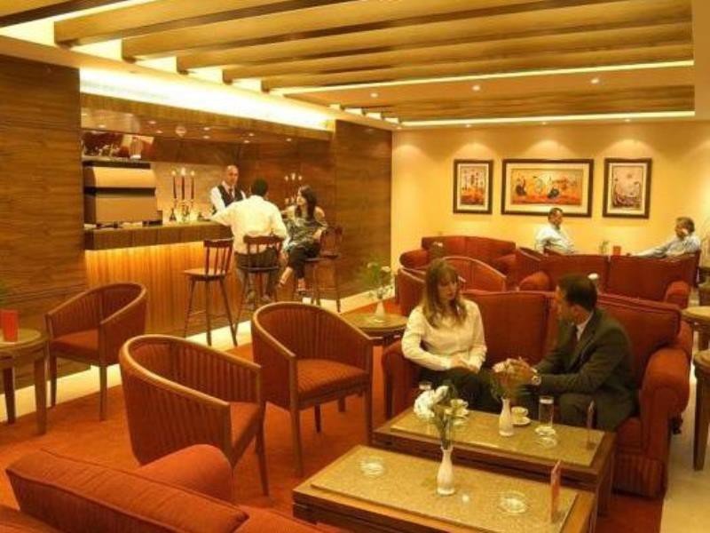 Фото Ceasars Park Hotel