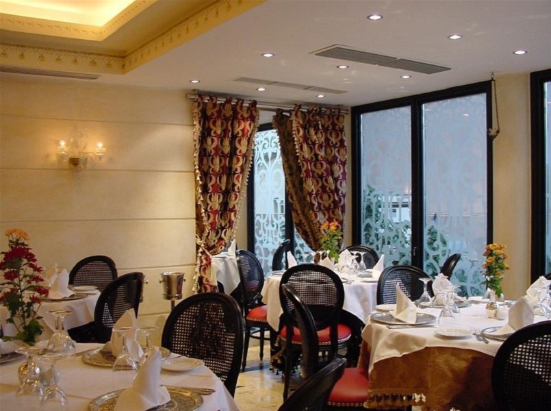 Фото Best Western Plus Embassy Hotel