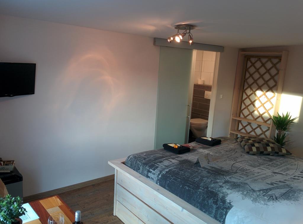 Фото Minties, Floating Bed EN Breakfast