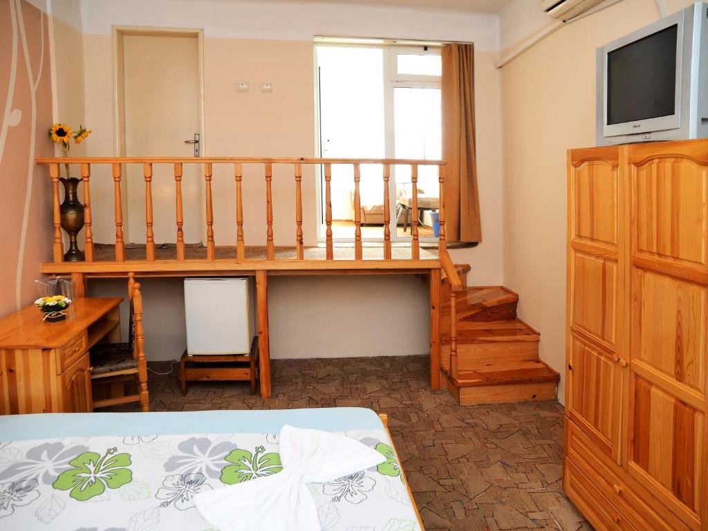 Фото Family Hotel Tangra