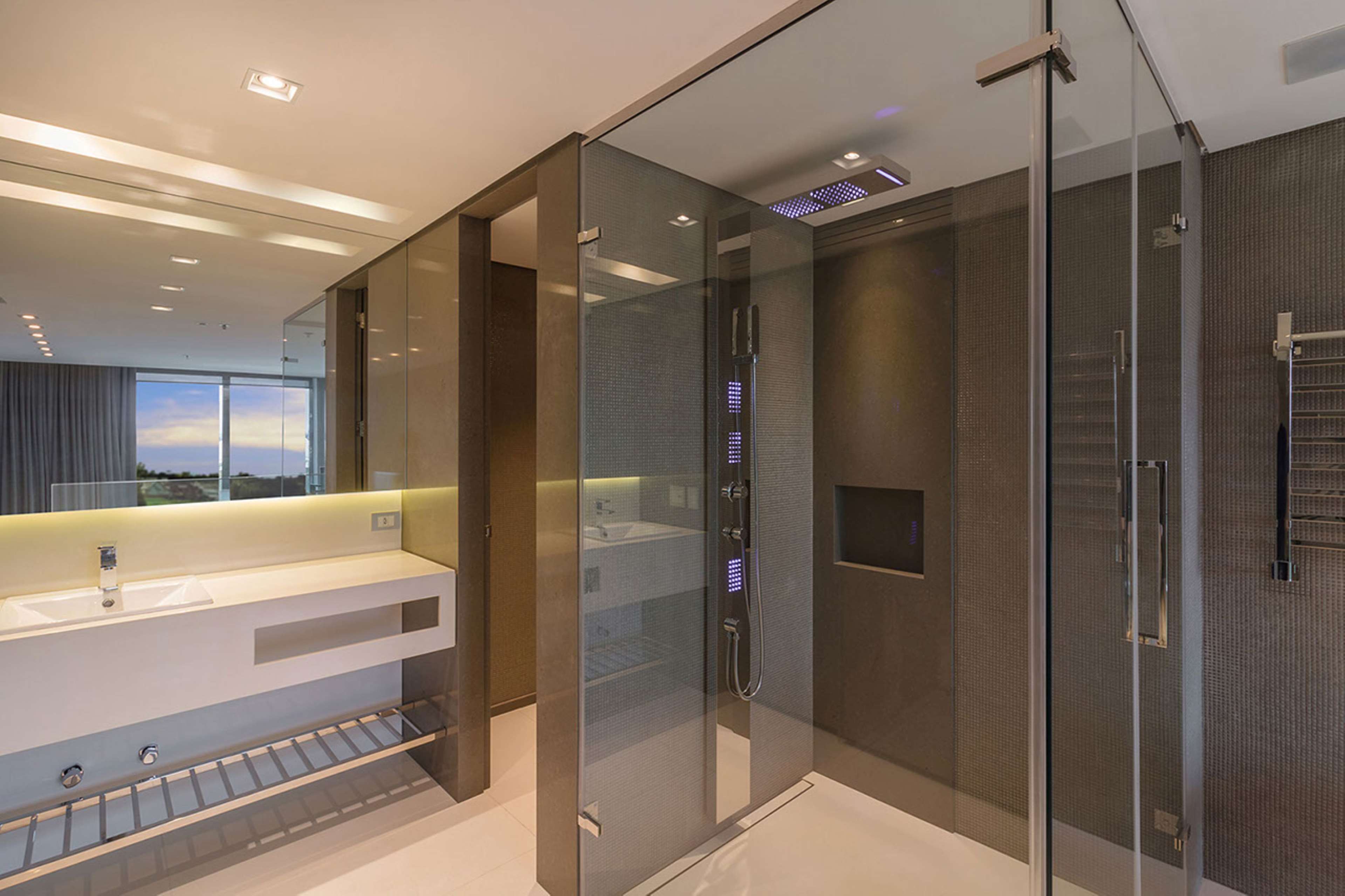 Фото Suryaa Hotel Pinhais, Curio Collection by Hilton