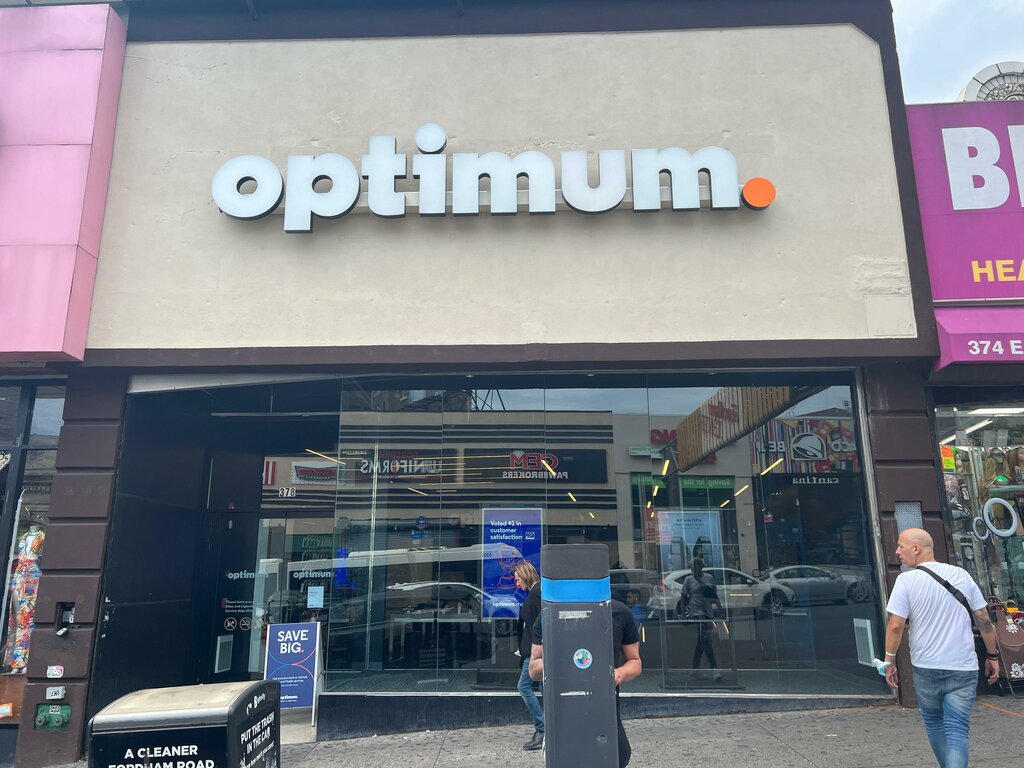 Mobile phone store Optimum, New York, photo