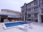 Theo Luxury Apartaments (selo Vityazevo, ulitsa Tolstogo, 8/1), hotel