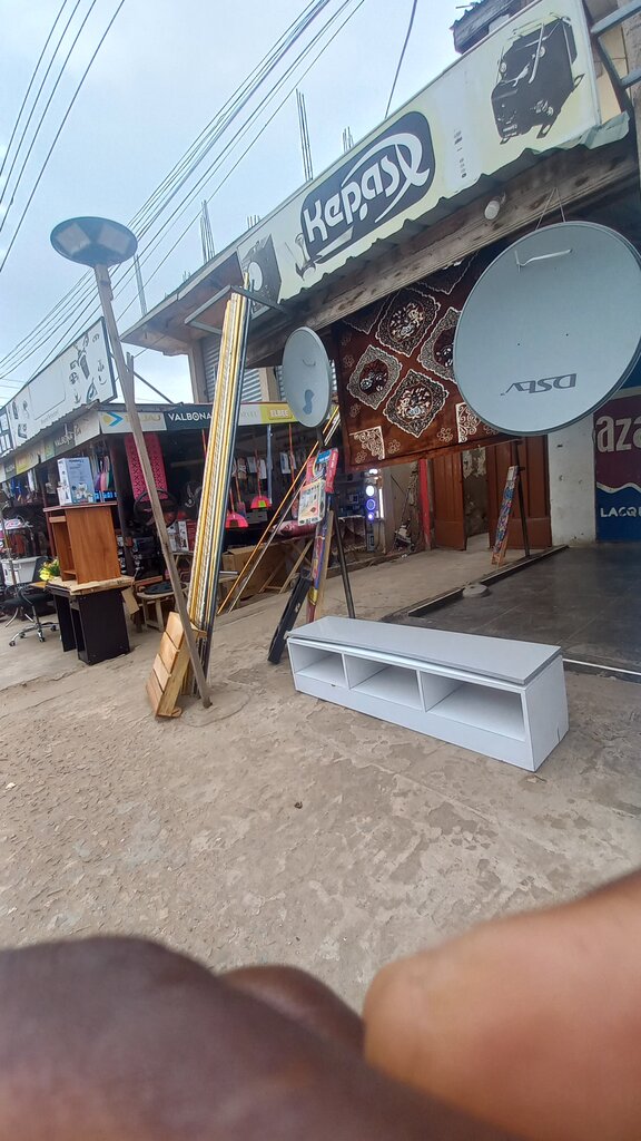 Electronic devices and components Kepas, Accra, photo