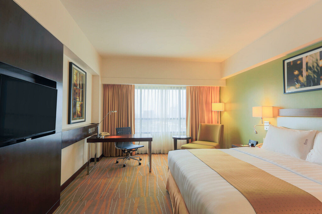 Hotel Holiday Inn & Suites Makati, Earth, photo