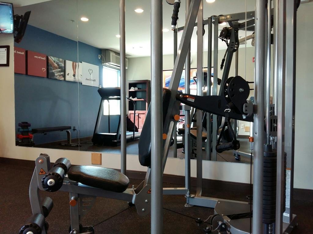 Фото Comfort Suites Kelowna