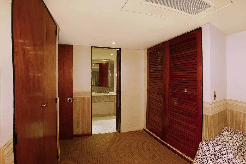 Фото Art Deco Hotel And Suites