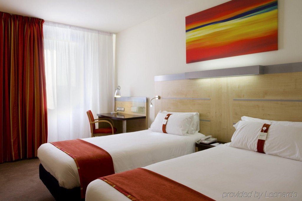 Фото Holiday Inn Express Barcelona City 22@