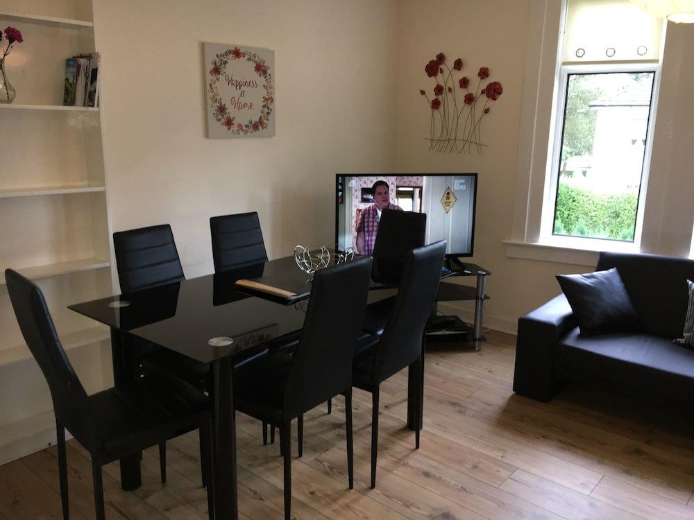 Фото Glasgow Scotstoun Cottage Flats