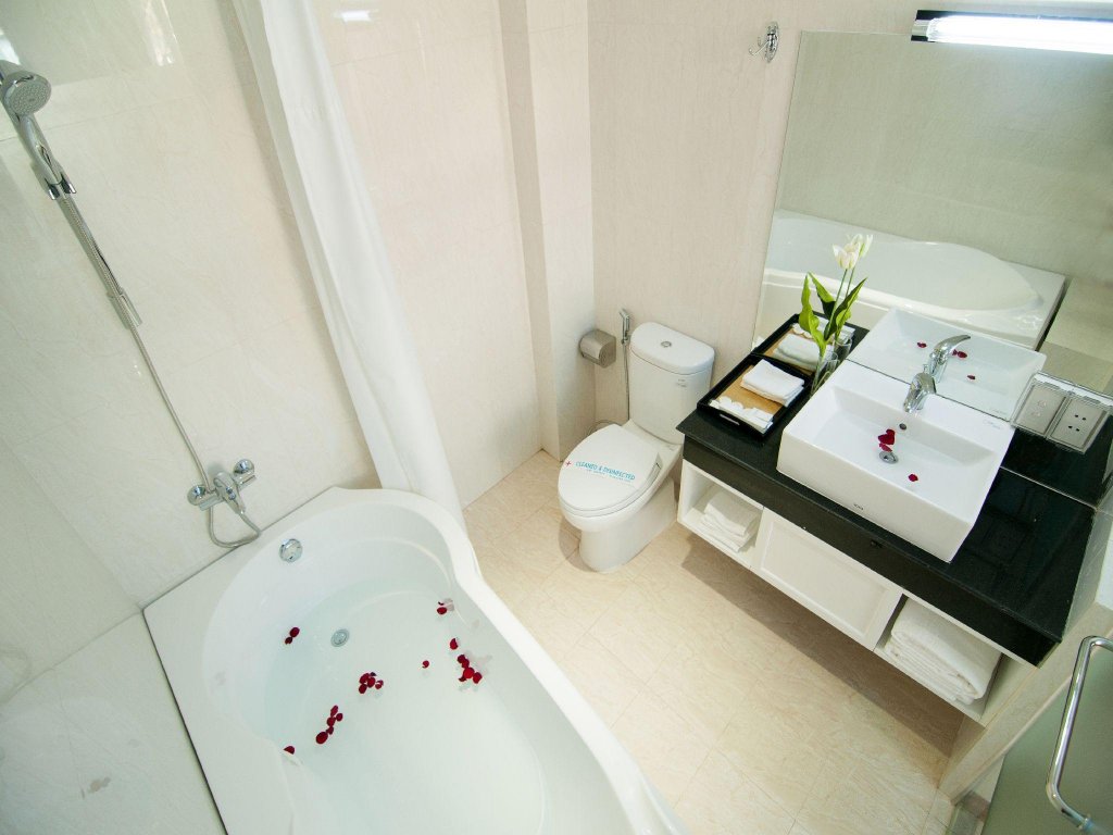 Фото Dragon Palace II Hotel