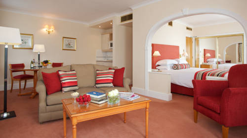 Фото Walton Cottage Hotel and Suites