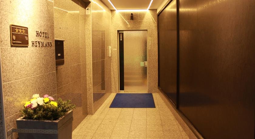 Фото Hotel H. E. Y. M. A. N. N.