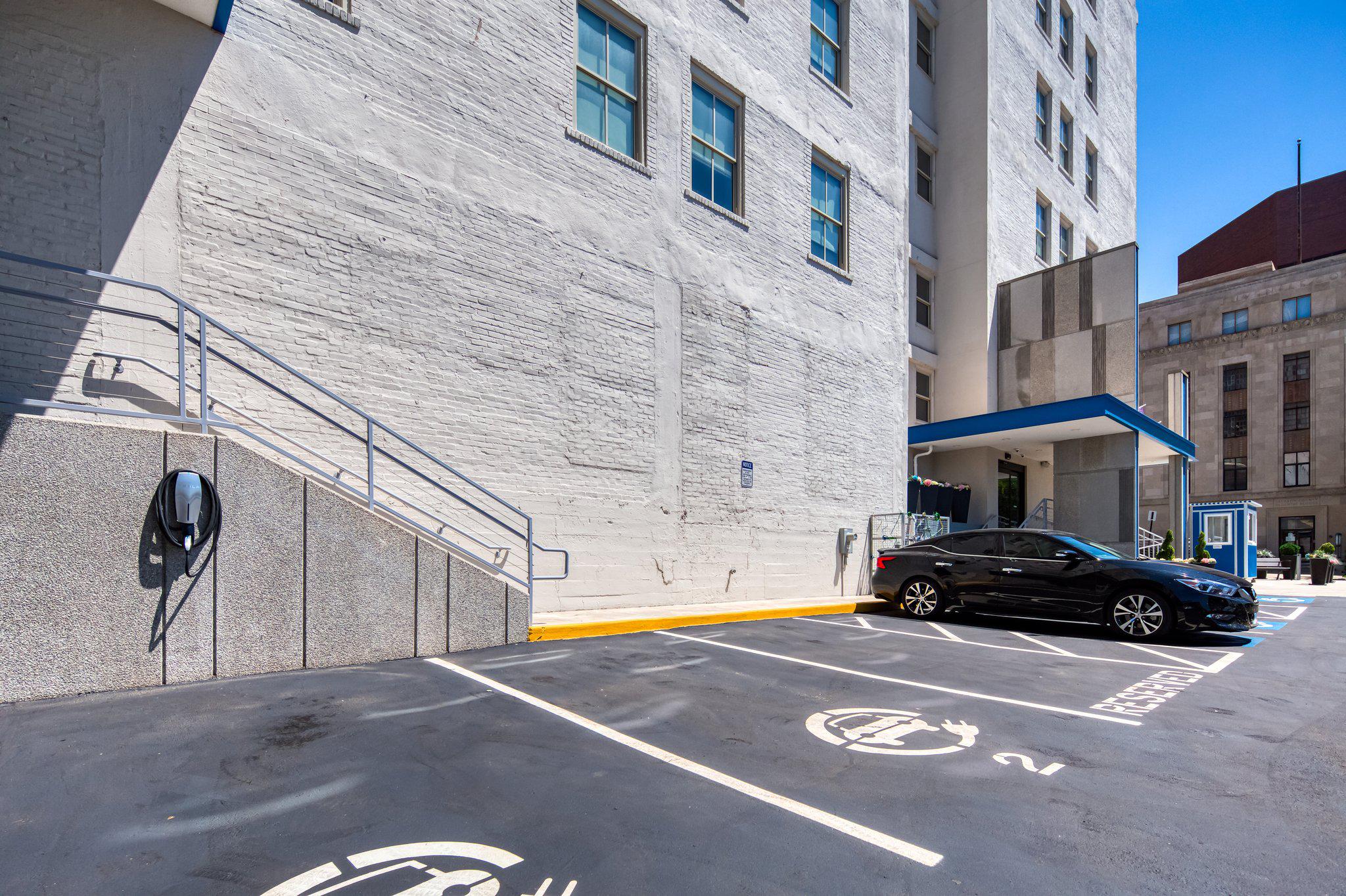 Фото Holiday Inn Express Kansas City Downtown, an Ihg Hotel