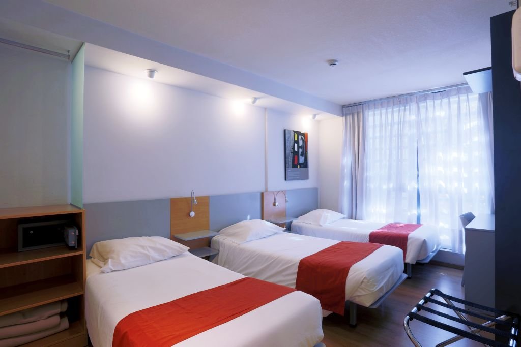 Фото отеля 2