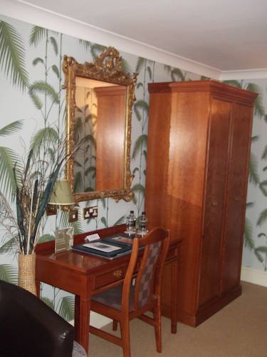 Фото Newbury Manor Hotel