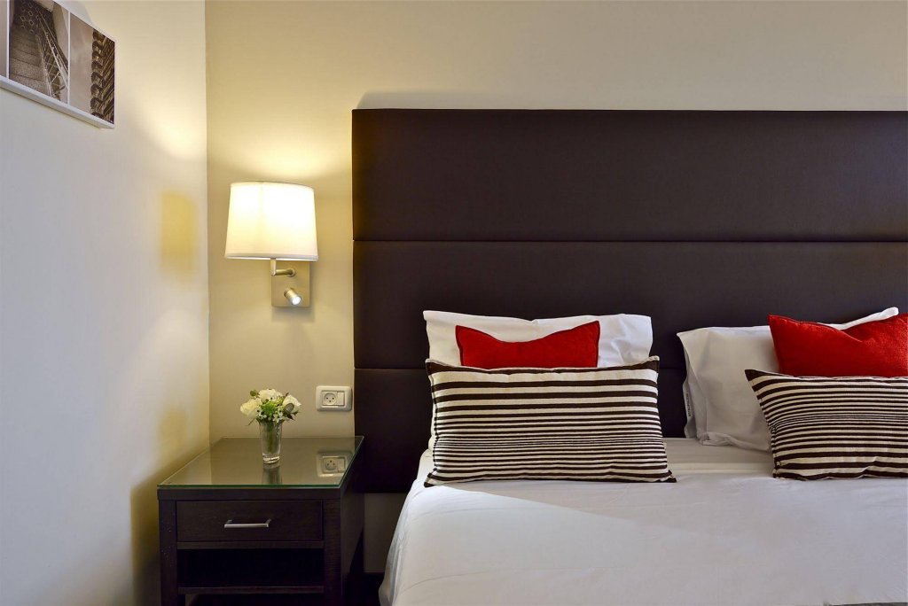 Фото Metropolitan Hotel