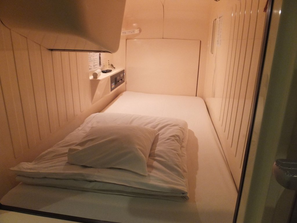 Фото Capsule Hotel Wellbe Sakae - Caters to Men