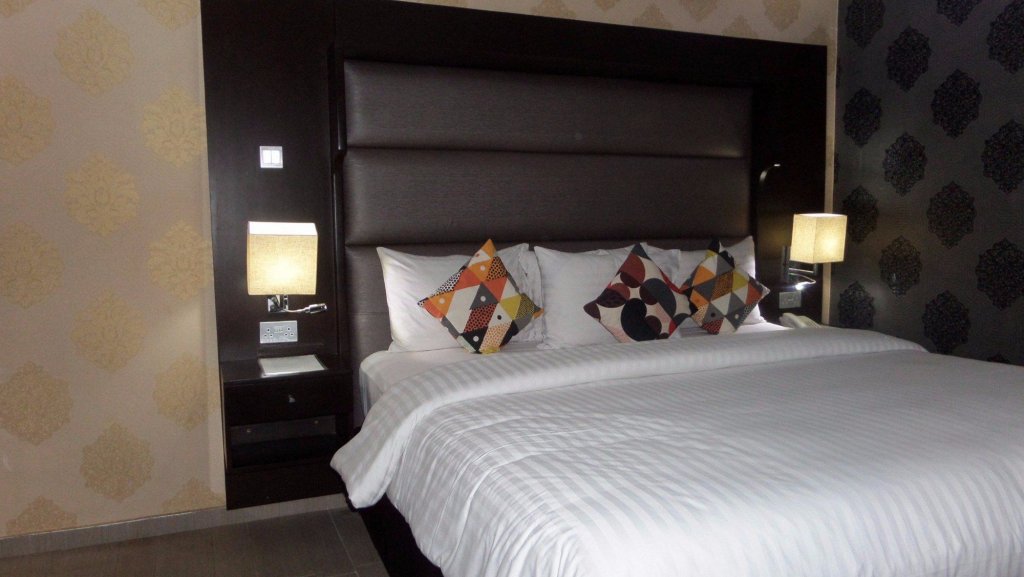 Фото Larry Mitchelle Suites