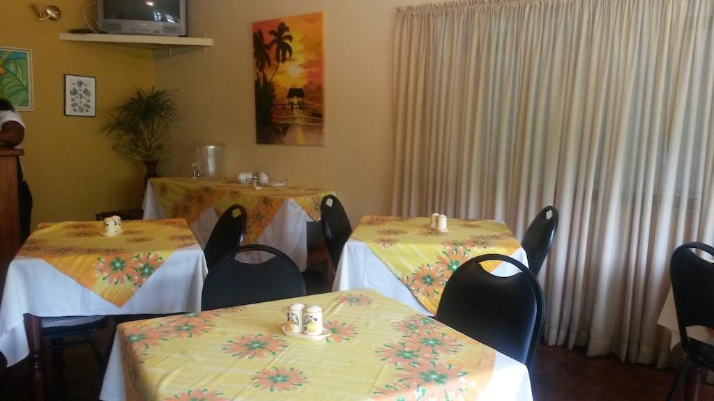 Фото Monique's Guesthouse