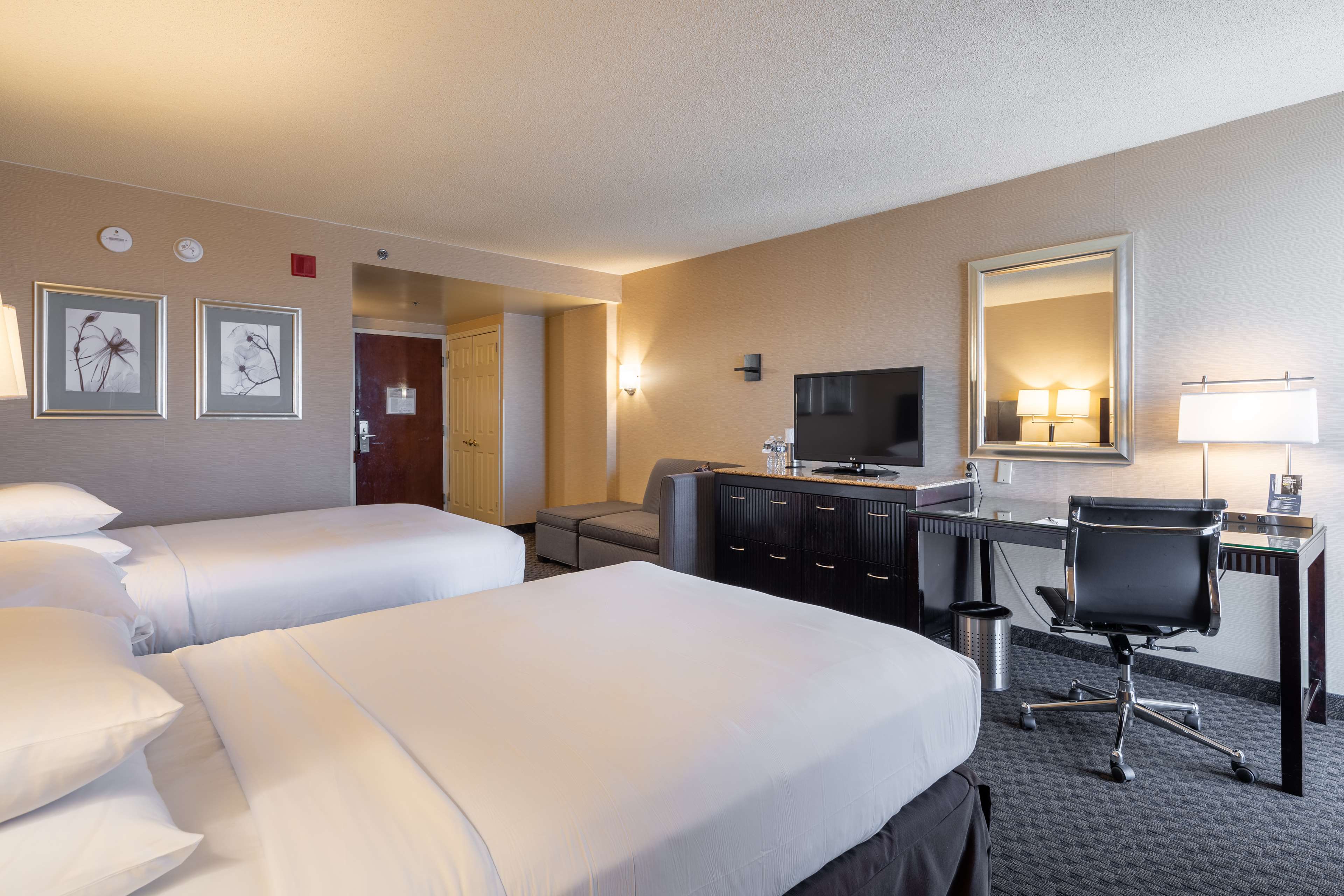 Фото Отель Doubletree by Hilton New York Jfk Airport
