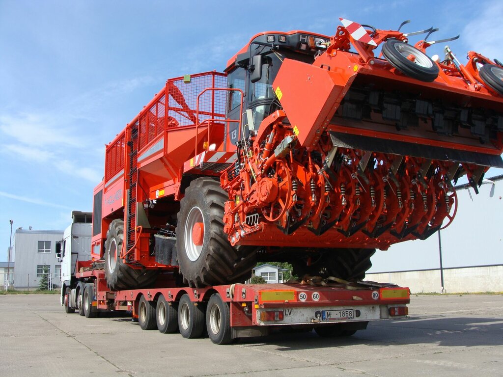 Transporte de carga sobredimensionada Transportation of oversized cargo, , foto