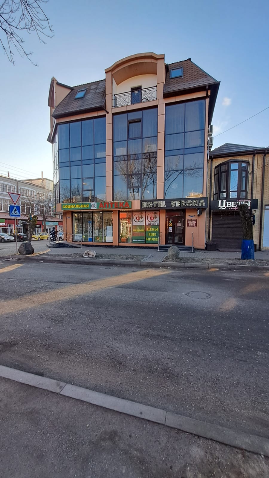 Фото отеля 1