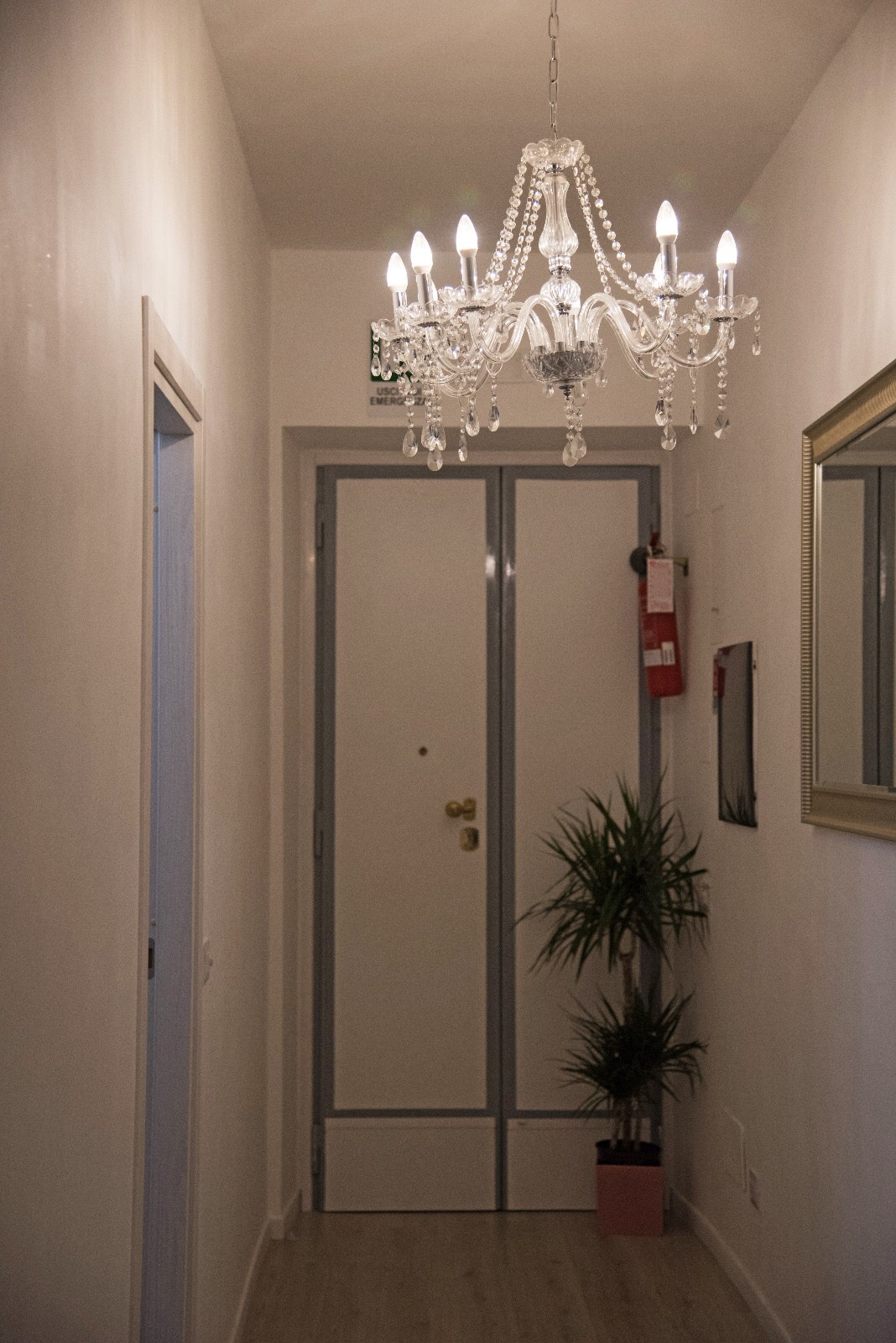 Фото Inside Roma Rooms