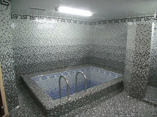 Порно секс-машинамен трахает