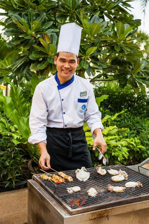 Фото Cholchan Pattaya Beach Resort