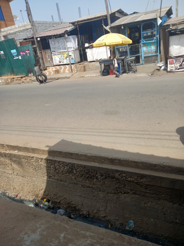 Soft drinks bar Divine grace, Accra, photo