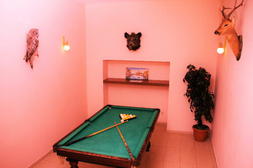 Chelyabinskdagi saunada jojalarning yashirin kamerasi