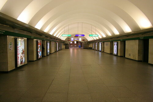 Гостиный двор (Санкт-Петербург, Невский просп., 35), станция метро в Санкт‑Петербурге