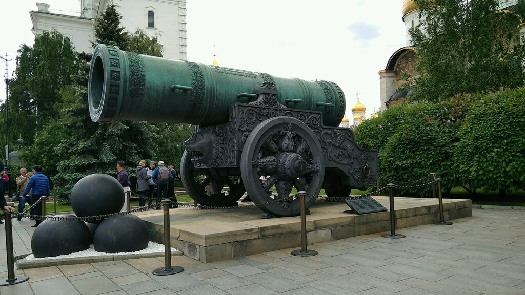 Monument to technology Tsar Cannon, Moscow, photo