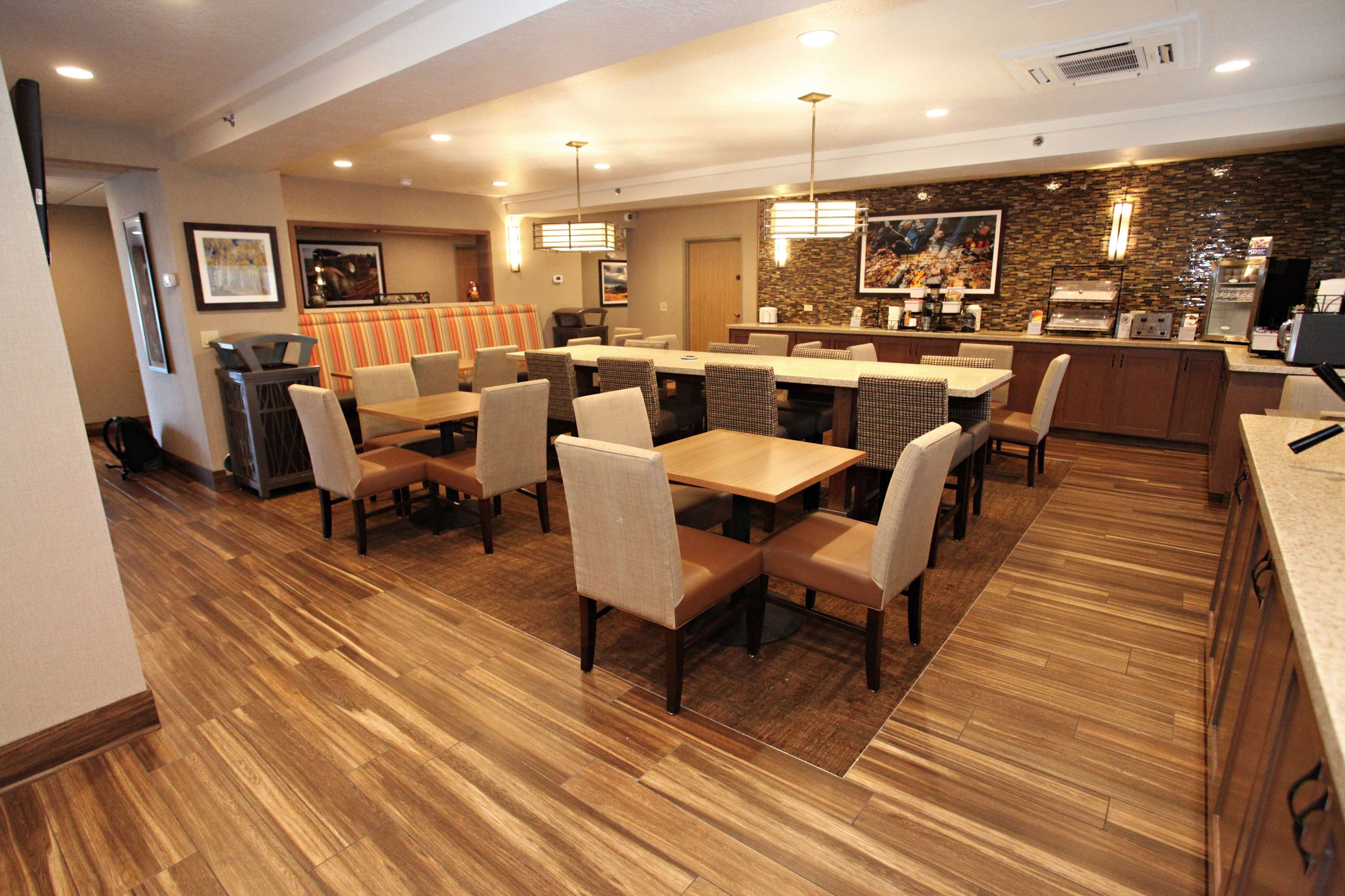 Фото Best Western Plus Cottontree Inn